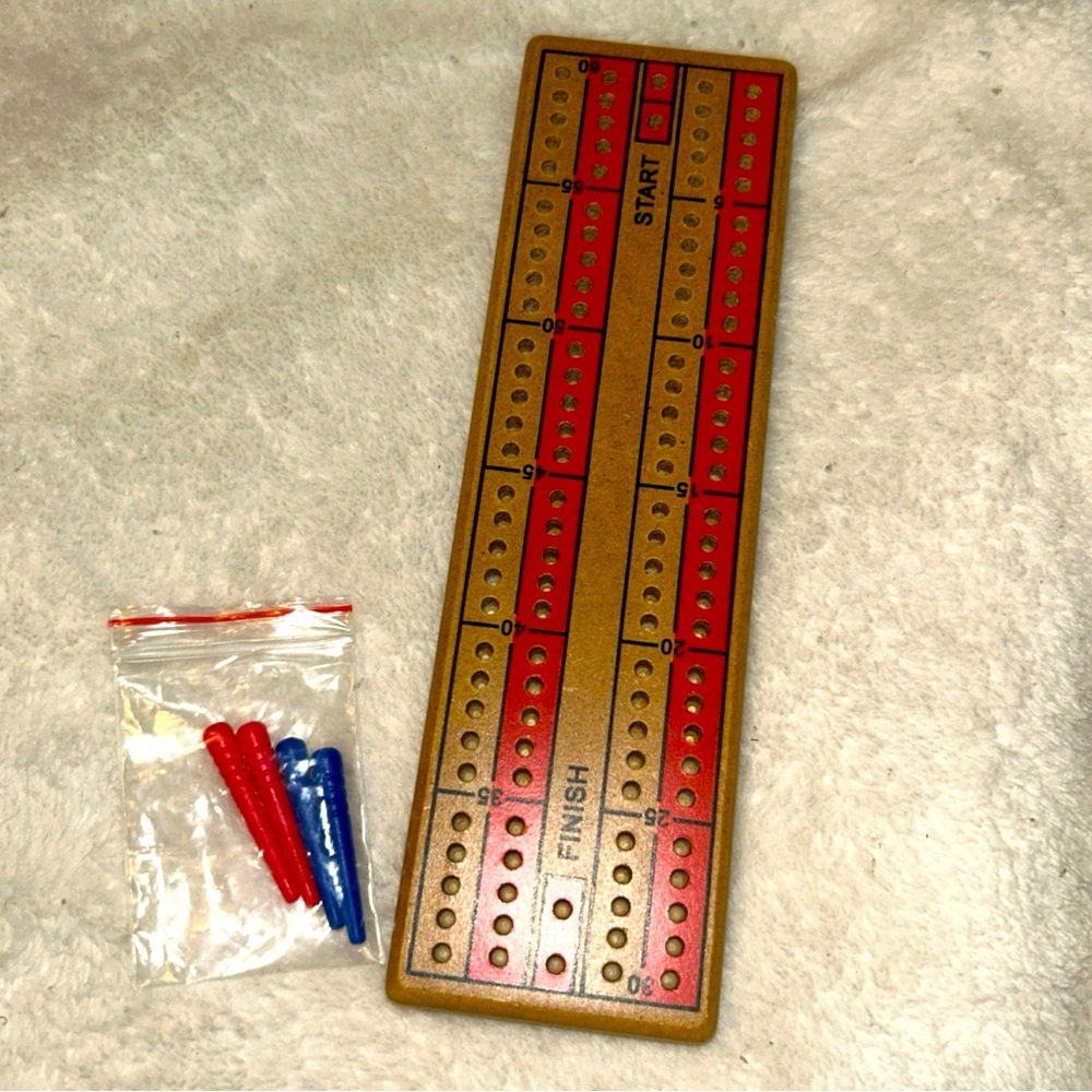 Vintage Colored Wood Cribbage Board & 4 Colored Plastic Pegs